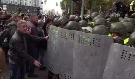 Ukrayna Parlamentosu Önünde Protesto