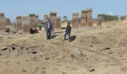 Ahlat'taki Selçuklu Mezarlığı'nda Yeni Mezar Taşları Bulundu