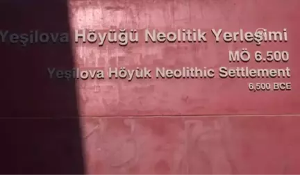 Yeşilova Höyüğü'nde 8 Bin Yıllık Ayı Heykelciği Bulundu