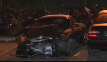 Bağdat Caddesi'nde Lüks Otomobil Yayaların Arasına Daldı: 2 Yaralı