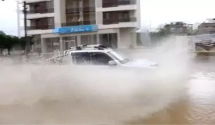 Etkili Sağanak Nedeniyle Evleri Su Bastı