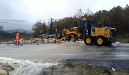 Çatalca'da Dere Taştı, Evler Sular Altında Kaldı