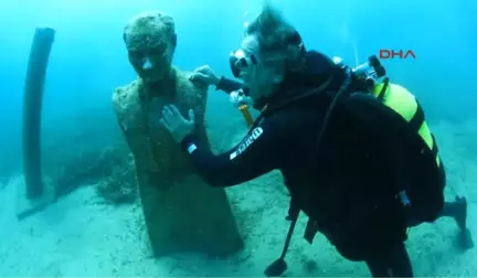 İzmir Balıkadamlardan 'Ata'ya Saygı' Dalışı