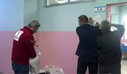 Siirt'te Bin Öğrenciye Giyim Yardımı