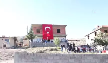 Şehit Piyade Sözleşmeli Er Sercan Kara'nın Babaevine Acı Haber Ulaştı