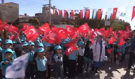 Şahinbey Belediye Başkanı Tahmazoğlu'ndan Öğrencilere Boyama Seti