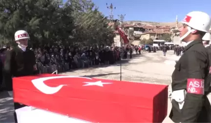 Şehit Sözleşmeli Er Sercan Kara Son Yolculuğuna Uğurlandı