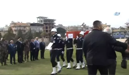 Şehit Babasının En Acı Görevi...şehidin Cenaze Namazını Babası Kıldırdı