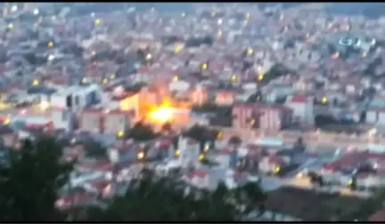 Petrol İstasyonunda Patlama... Bölgeden Dumanlar Yükseliyor