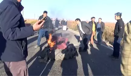 3 Kişinin Öldüğü Yolu Trafiğe Kapatıp Lastik Yaktılar