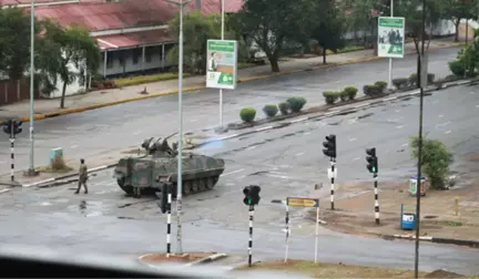 Ordu Yalanladı Ama Zimbabve'de Tanklar Başkentte, Cumhurbaşkanı Gözaltında