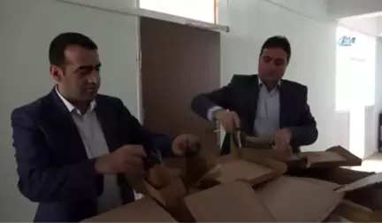 Minik Eller Üşümesin, Minik Ayaklar Donmasın' Kampanyası Kapsamında Bin Öğrenciye Bot ve Mont...