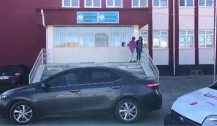 Okulunun Hem Öğretmeni Hem Müdürü Hem de İşçisi