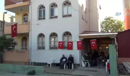 Hastanede Tedavi Görürken Şehit Olan Polis Toprağa Verildi