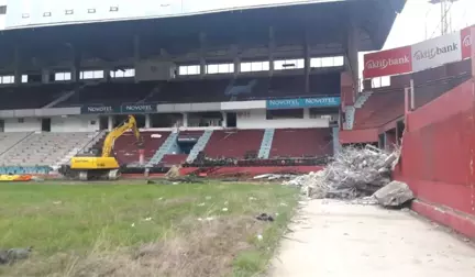 Trabzon Hüseyin Avni Aker Stadyumunun Yıkımı Başladı