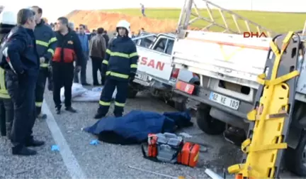 Adıyaman'da Trafik Kazası: 2 Ölü, 4 Yaralı