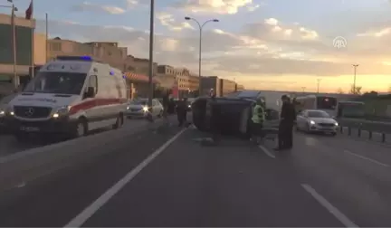 Sefaköy'de Trafik Kazası: 2 Yaralı