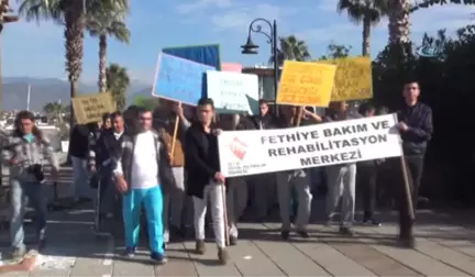 Fethiye'de Engellilerden 'Farkındalık' Yürüyüşü