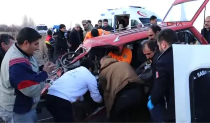 Erzincan'da Trafik Kazası: 2 Ölü, 4 Yaralı