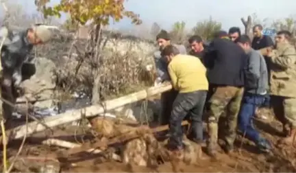 On Metre Derinliğindeki Kuyuya Düşen İnek İşte Böyle Çıkarıldı