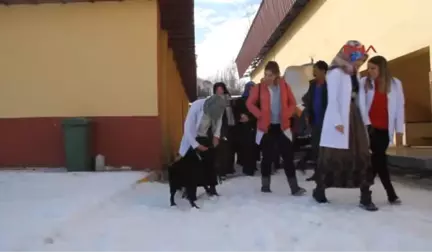 Erzurum Özel Eğitimli 'Arya'ya Üniversite Öğrencilerinden Yoğun İlgi