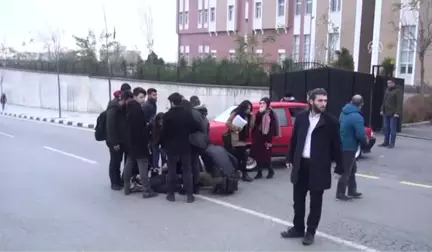 Manisa'da Otomobilin Çarptığı Üniversite Öğrencisi Yaralandı