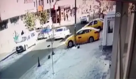 Trafik Kazası Güvenlik Kamerasına Yansıdı