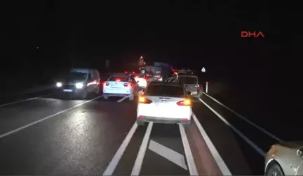 Ünlü Oyuncu Kaza Yaptı; Köylüler Yolu Trafiğe Kapattı