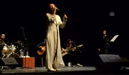 Leman Sam Bursa'da Konser Verdi