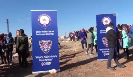 Midyat'ta Polis Çocuklarla 2 Bin Fidan Dikti