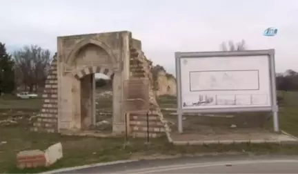 Ecdat Yadigarı 'Edirne Sarayı' Ayağa Kalkıyor