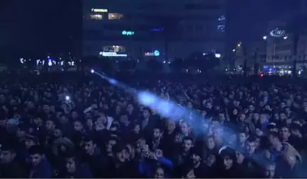 İzmir Yeni Yılı Coşkuyla Karşıladı