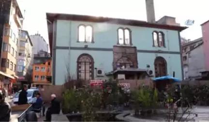 Rize'de Tarihi Cami Parça Parça Sökülüyor