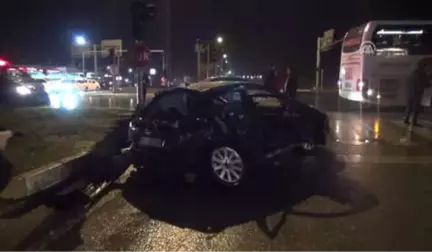 Antalya'da Trafik Kazası: 1 Ölü, 2 Yaralı