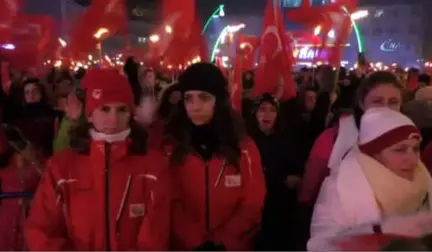 10 Bin Kişi Meşalelerle Yürüyerek Sarıkamış Şehitlerini Andı