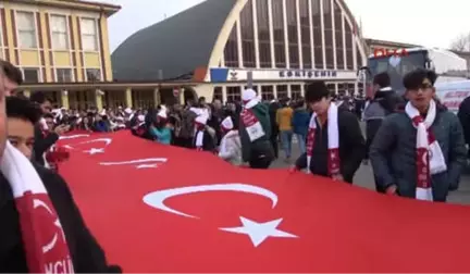 Eskişehir'de, 'Sarıkamış Şehitlerini Anma Yürüyüşü'nde İkizler En Önde Yürüdü