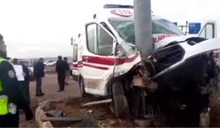 Trafik Kazası: 3 Yaralı