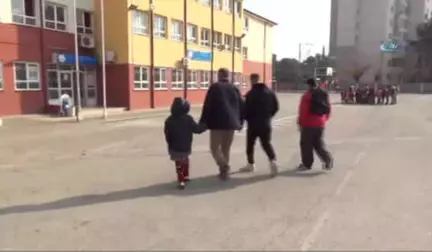 Bakışları ile Fenomen Olan Suriyeli Çocuk Okula Başladı