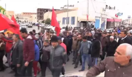 Tunus'da 12 Partili Muhalif Halk Cephesi Yürüyüş Yaptı- Gece Göstericilerle Polis Çatıştı