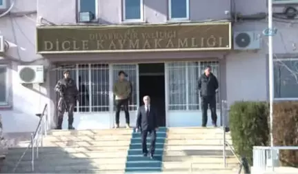 Vali Güzeoğlu, Dicle'de Muhtarlarla Bir Araya Geldi