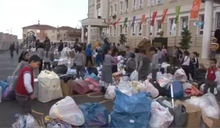 Öğrenciler Evlerinden ve Sokaklardan 2 Ton Atık Topladı