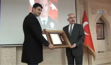 Mardin'de Şehit Yakınları ve Gazilere 'Devlet Övünç' Madalyası Verildi