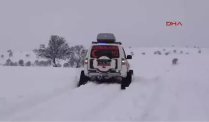 Bingöl Karlıova'da 20 Kilometre Uzaklıktakaki Köyde Yaşayan 2 Hastaya 4 Saate Ulaşıldı