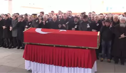 Şehit Piyade Astsubay Üstçavuş Musa Özalkan'ın Cenaze Namazı (2)