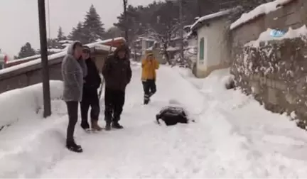 Konya'da Bir Kişi Sokakta Kar Altında Ölü Bulundu