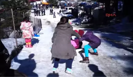 Antalya Pehlivanlar Kar Üstünde Güreşti