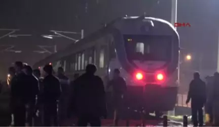 Adana - Tren, Motosiklete Çarptı 2 Ölü