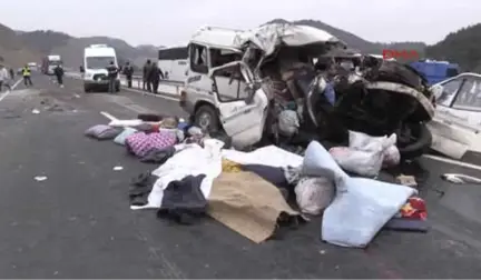 Kahramanmaraş'ta Minibüs, Kamyona Çarptı 9 Ölü, 4 Yaralı