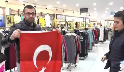 Üniversite Öğrencileri Sevgililer Gününde Türk Bayrağı Dağıttı