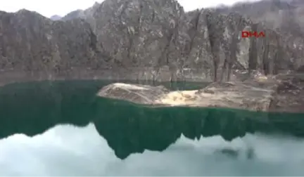 Artvin Baraj Suların Çekildi, Ortaya Çıkan Köyü Duyan Koştu